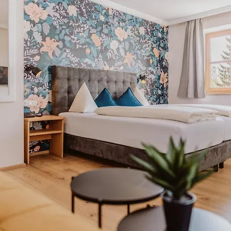 Gschirnwirt Hotel 4*