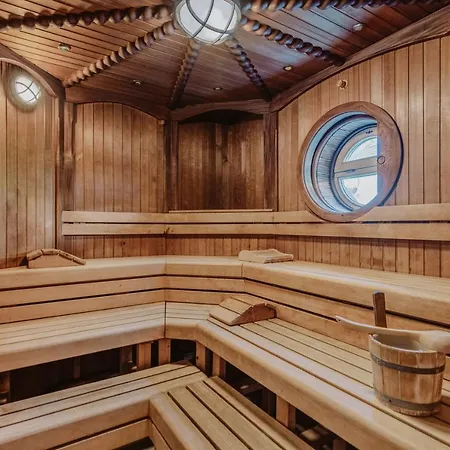 Gschirnwirt Hotel 4*